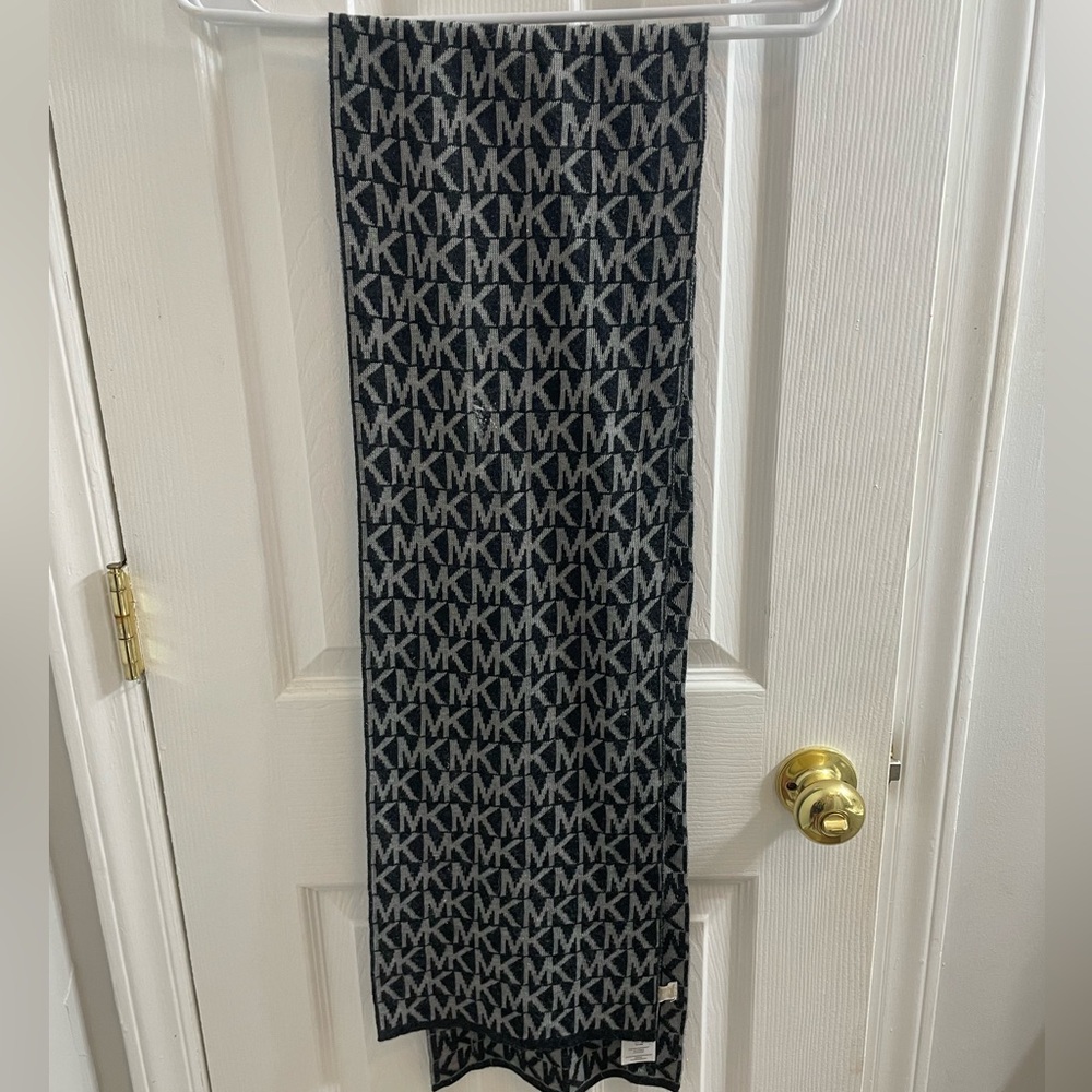 Michael kors scarf